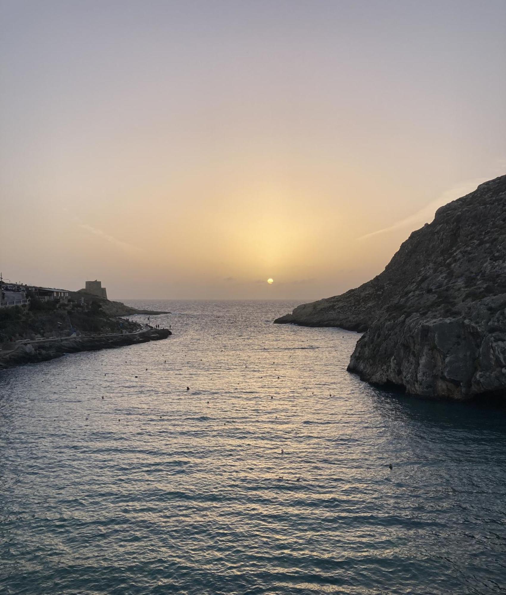 Seafront Duplex Penthouse With Terrace Overlooking Xlendi Bay Buitenkant foto